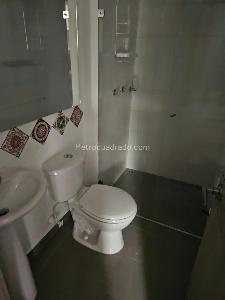 Apartamento de 3 alcobas en arriendo en Loma De Los Bernal, Medellín, 55 m² · foto 8 de 10