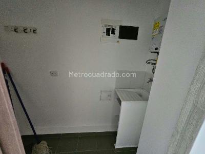 Apartamento de 3 alcobas en arriendo en Loma De Los Bernal, Medellín, 55 m² · foto 9 de 10