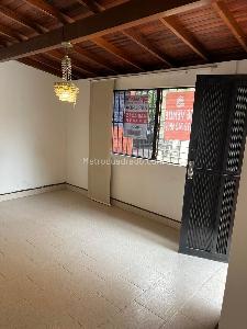 Casa de 4 alcobas en venta en Calasanz Parte Baja, Medellín, 200 m² · foto 3 de 14