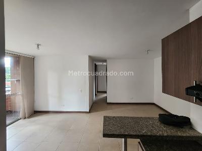 Apartamento de 3 alcobas en venta en Suramericana, Medellín, 72 m² · foto 2 de 10