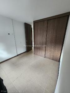 Apartamento de 3 alcobas en venta en Suramericana, Medellín, 72 m² · foto 4 de 10
