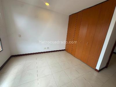 Apartamento de 3 alcobas en arriendo en Loma De Los Parra, Medellín, 138 m² · foto 12 de 19
