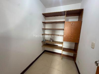 Apartamento de 3 alcobas en arriendo en Loma De Los Parra, Medellín, 138 m² · foto 14 de 19