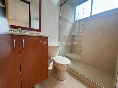 Apartamento de 3 alcobas en arriendo en Loma De Los Parra, Medellín, 138 m² · foto 16 de 19