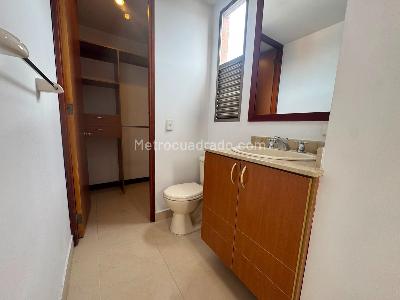 Apartamento de 3 alcobas en arriendo en Loma De Los Parra, Medellín, 138 m² · foto 17 de 19