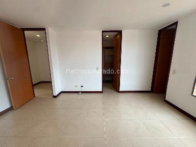 Apartamento de 3 alcobas en arriendo en Loma De Los Parra, Medellín, 138 m² · foto 8 de 19