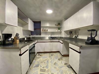 Apartamento en arriendo en Altos Del Poblado, Medellín · foto 3 de 16