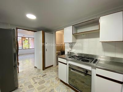 Apartamento en arriendo en Altos Del Poblado, Medellín · foto 4 de 16
