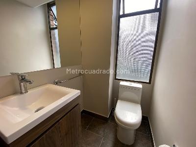 Apartamento en arriendo en Altos Del Poblado, Medellín · foto 12 de 16