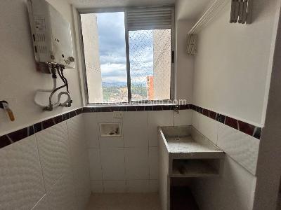 Apartamento de 3 alcobas en venta en Loma De Los Bernal, Medellín, 57 m² · foto 10 de 10