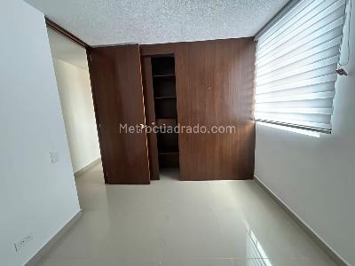 Apartamento de 3 alcobas en venta en Loma De Los Bernal, Medellín, 57 m² · foto 5 de 10