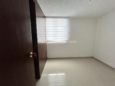 Apartamento de 3 alcobas en venta en Loma De Los Bernal, Medellín, 57 m² · foto 6 de 10