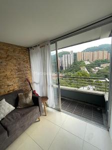 Apartamento de 3 alcobas en venta en La Hondonada, Medellín, 57 m² · foto 3 de 11