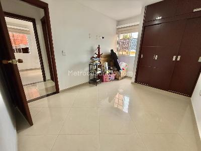 Casa de 5 alcobas en venta en Palomitas, Floridablanca, 296 m² · foto 19 de 20