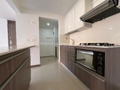 Apartamento de 3 alcobas en arriendo en Camino Verde, Envigado, 80 m² · foto 2 de 13