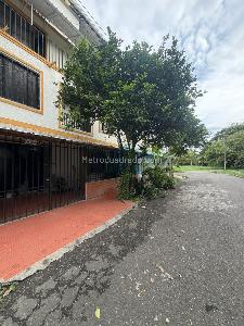 Casa de 4 alcobas en arriendo en Las Americas, Palmira, 250 m² · foto 2 de 18