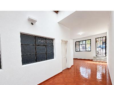 Casa de 3 alcobas en venta en Barrio Caicedo, Medellín, 115 m² · foto 2 de 12