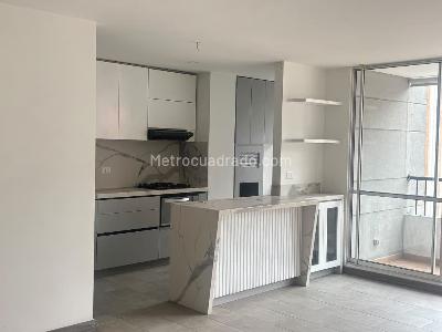 Apartamento de 3 alcobas en venta en Los Colores, Medellín, 94 m² · foto 3 de 12
