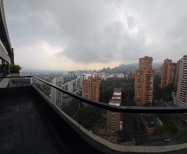 Apartamento de 2 alcobas en venta en Loma De Los Parra, Medellín, 249 m² · foto 2 de 15