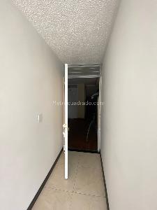 Apartamento de 3 alcobas en venta en El Paraiso, Bogotá, 45 m² · foto 2 de 17