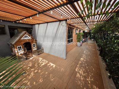 Apartamento de 3 alcobas en venta en Loma De Los Bernal, Medellín, 143 m² · foto 10 de 20