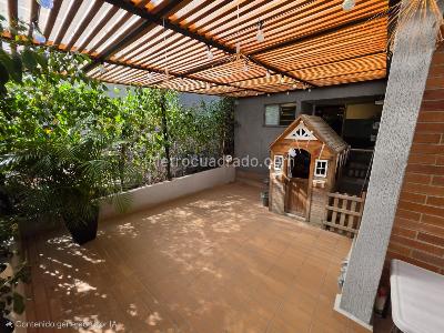 Apartamento de 3 alcobas en venta en Loma De Los Bernal, Medellín, 143 m² · foto 11 de 20