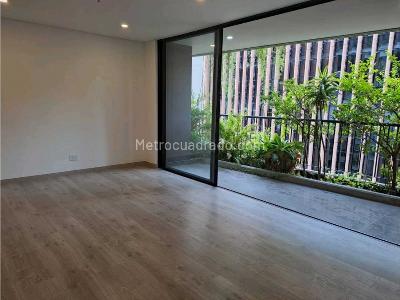 Apartamento de 3 alcobas en venta en Altos Del Poblado, Medellín, 89 m² · foto 2 de 10