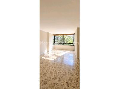 Apartamento de 3 alcobas en venta en El Tesoro, Medellín, 157 m² · foto 9 de 9