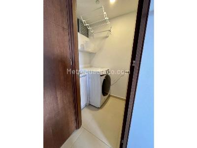 Apartaestudio en venta en El Poblado, Medellín, 61 m² · foto 2 de 17