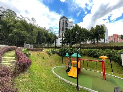 Apartaestudio en venta en El Poblado, Medellín, 61 m² · foto 9 de 17