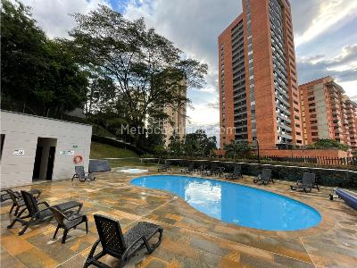 Apartaestudio en venta en El Poblado, Medellín, 61 m² · foto 10 de 17