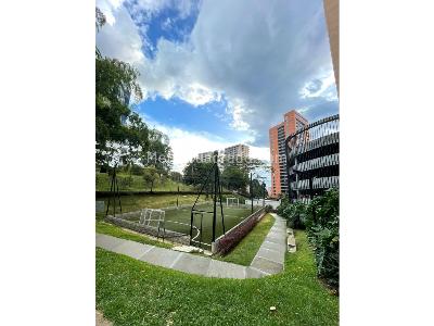 Apartaestudio en venta en El Poblado, Medellín, 61 m² · foto 12 de 17