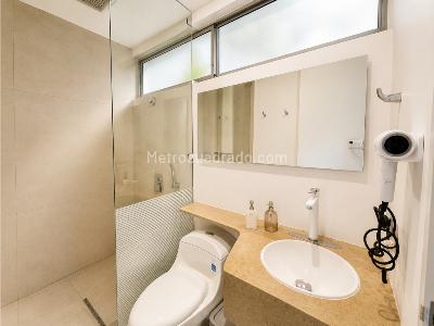 Apartaestudio en venta en El Poblado, Medellín, 36 m² · foto 2 de 5