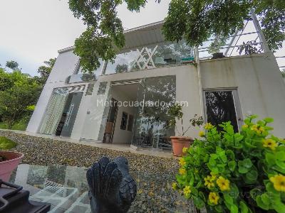 Casa de 5 alcobas en venta en Cerritos, Pereira, 1780 m² · foto 2 de 20