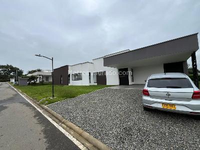 Casa de 3 alcobas en venta en Cerritos, Pereira, 1684 m² · foto 2 de 20