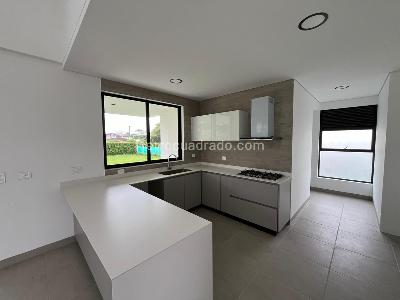 Casa de 3 alcobas en venta en Cerritos, Pereira, 1684 m² · foto 3 de 20