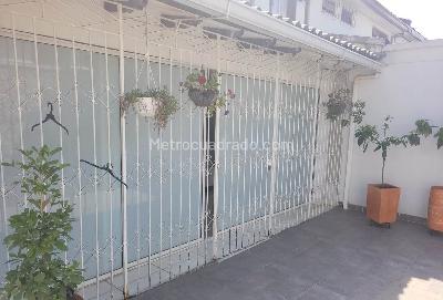 Casa de 4 alcobas en venta en La Flora, Cali, 210 m² · foto 6 de 8