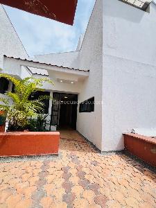 Casa de 3 alcobas en venta en Bella Suiza, Cali, 138 m² · foto 2 de 20