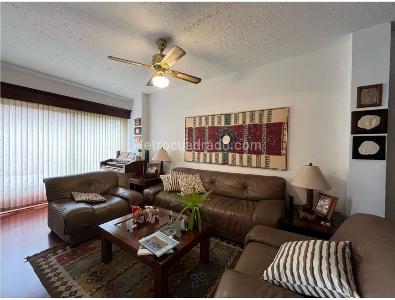 Casa de 3 alcobas en venta en Santa Rita, Cali, 316 m² · foto 2 de 11