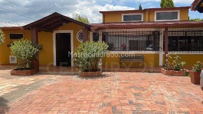 Casa de 4 alcobas en venta en Camino La Floresta, Chía, 909 m² · foto 2 de 20