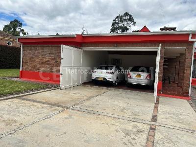 Casa de 4 alcobas en venta en Guaymaral, Bogotá, 1500 m² · foto 17 de 19