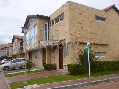 Casa de 3 alcobas en arriendo en Condominio Parques Del Nogal, Chía, 160 m² · foto 1 de 20