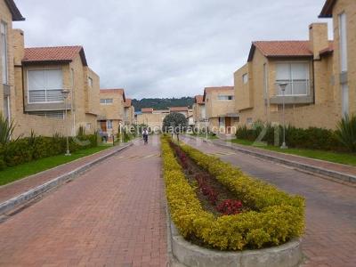 Casa de 3 alcobas en arriendo en Condominio Parques Del Nogal, Chía, 160 m² · foto 3 de 20