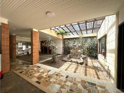 Casa de 5 alcobas en venta en Chico, Bogotá, 400 m² · foto 4 de 8