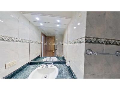Apartamento de 3 alcobas en venta en Santa Barbara, Bogotá, 119 m² · foto 7 de 18