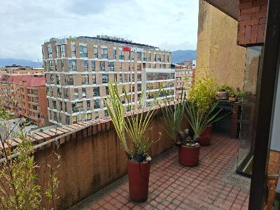 Apartamento de 3 alcobas en venta en Santa Barbara Occidental, Bogotá, 201 m² · foto 2 de 14