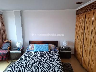 Apartamento de 3 alcobas en venta en Santa Barbara Occidental, Bogotá, 201 m² · foto 7 de 14