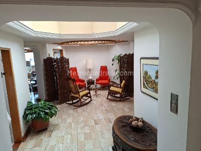 Apartamento de 3 alcobas en venta en Santa Barbara Occidental, Bogotá, 201 m² · foto 13 de 14