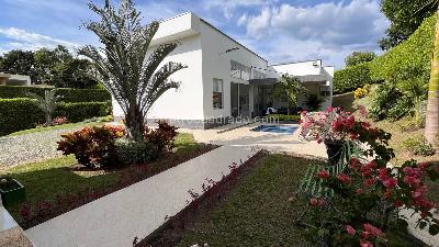 Casa de 4 alcobas en venta en Condominio Campestre Zinamayca, Armenia, 350 m² · foto 2 de 19