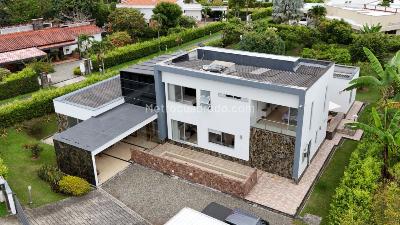 Casa de 5 alcobas en venta en Cr Pontevedra, Armenia, 1761 m² · foto 8 de 14